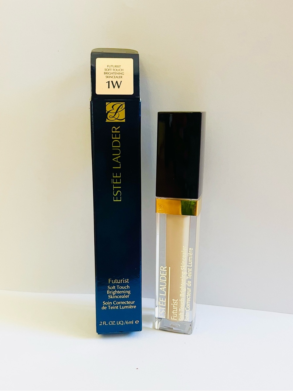 Estée Lauder Futurist Soft
Touch Brightening Skincealer
Concealer # 1W